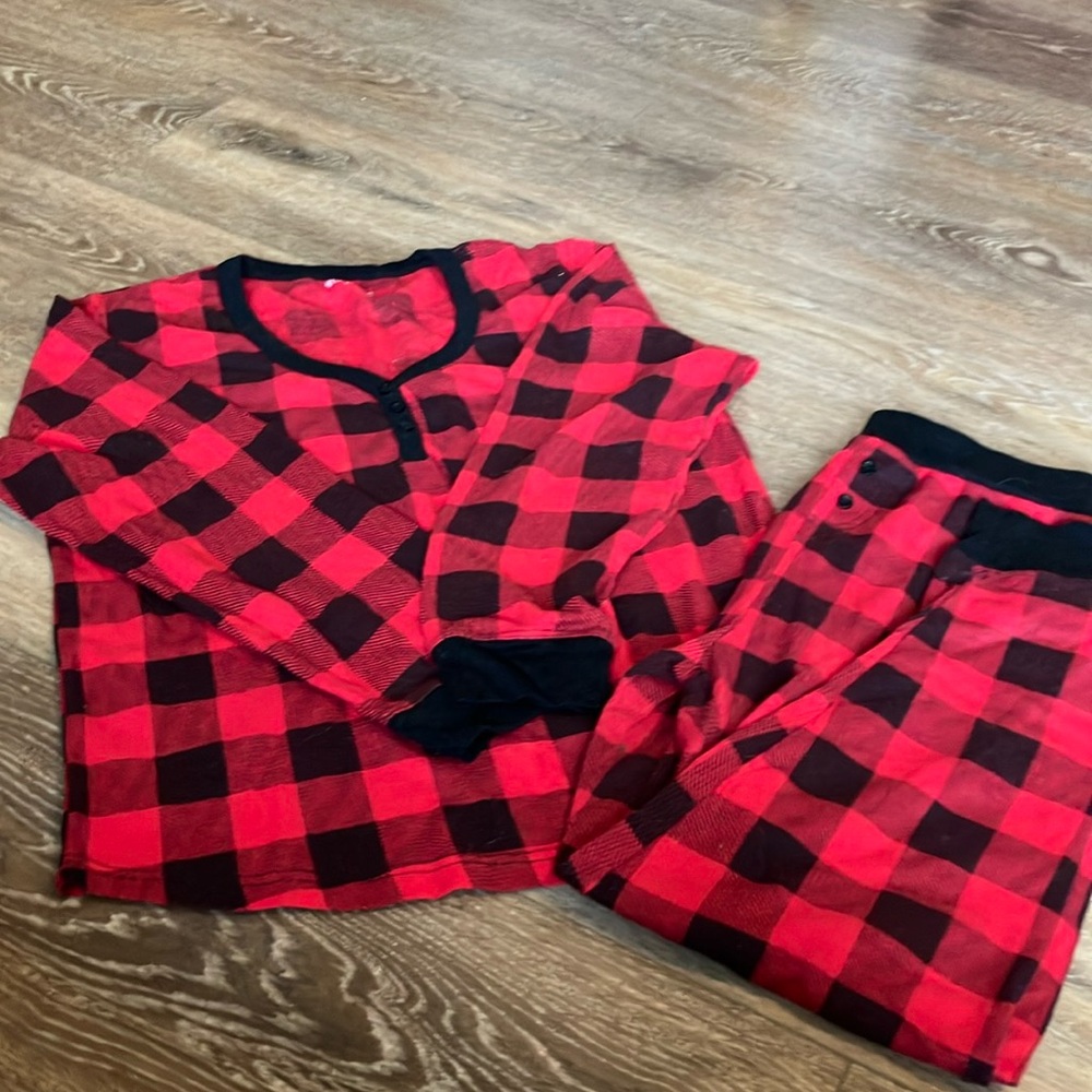 Buffalo Plaid Women’s PJ set XL